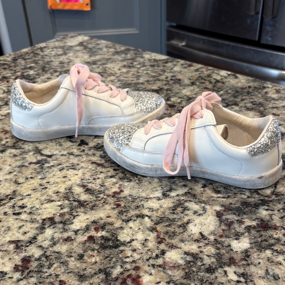 SweetHoney White and Silver Kids Sneakers with Green Star - Picture 4 of 8